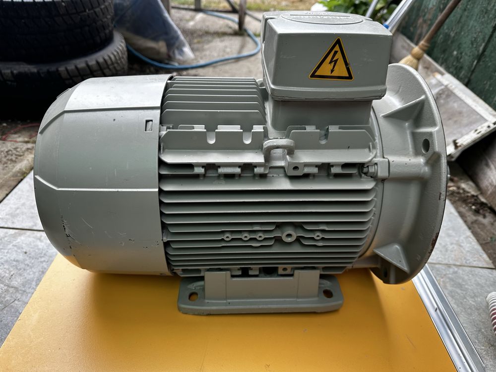 Motor Siemens.   .