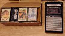 Casetofon vintage cu 10 de casete cu muzica veche