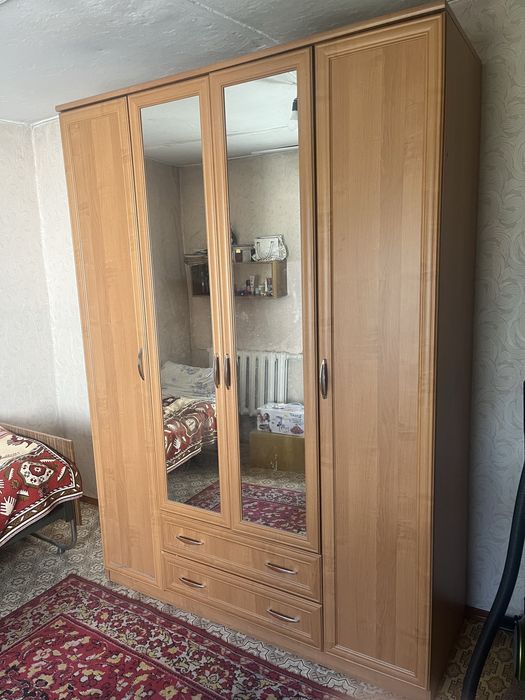 Шкаф спальний продаю