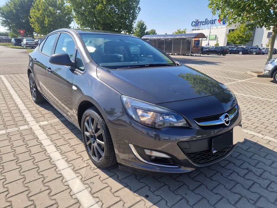 Vând Opel Astra Sedan
