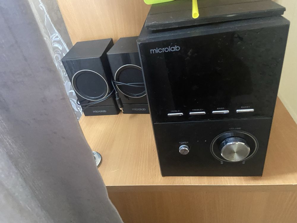 Продаю старый компьютер, монитор, магнитофон, колонки и клавиатуру