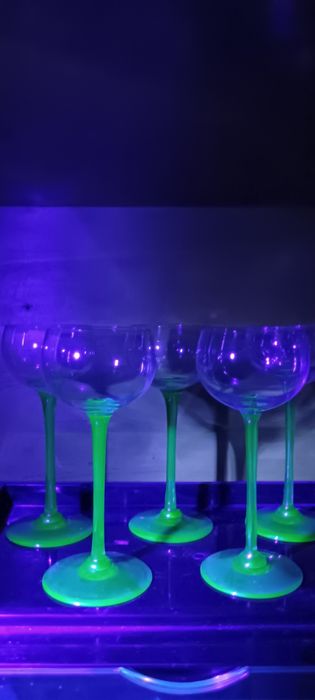 Pahare Uranium Glass