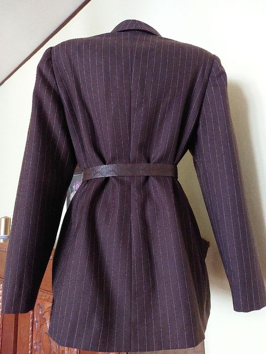 Sacou elegant din stofa subtire de lana cu captuseala naturala