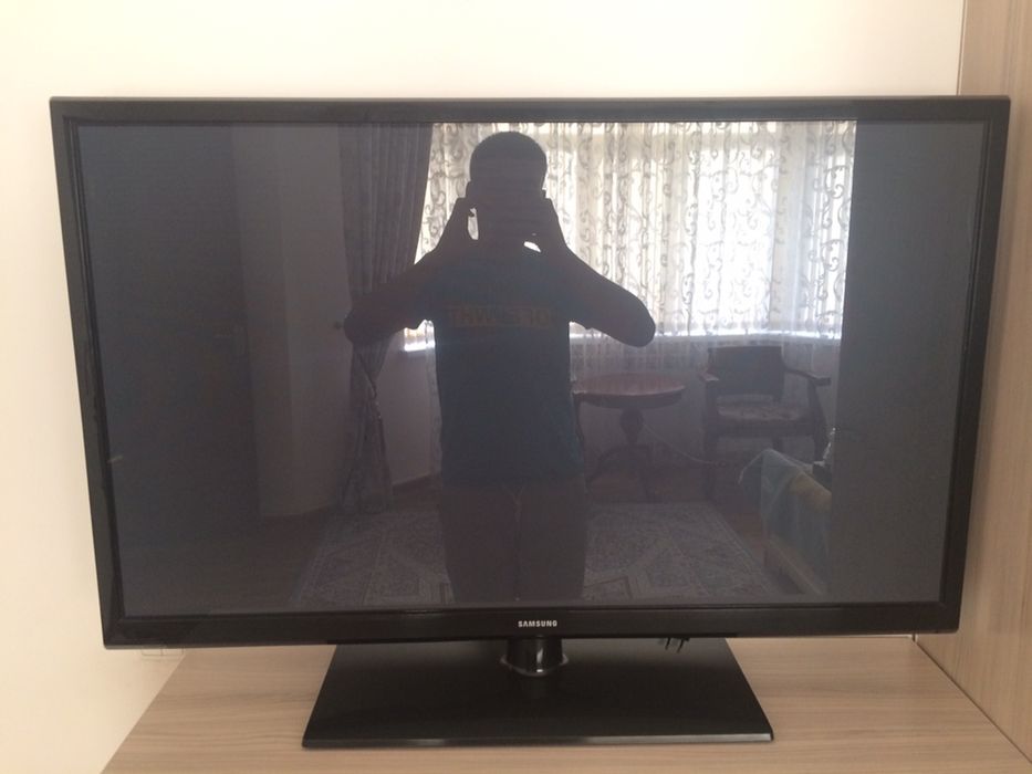 Продаю телевизор на запчасти