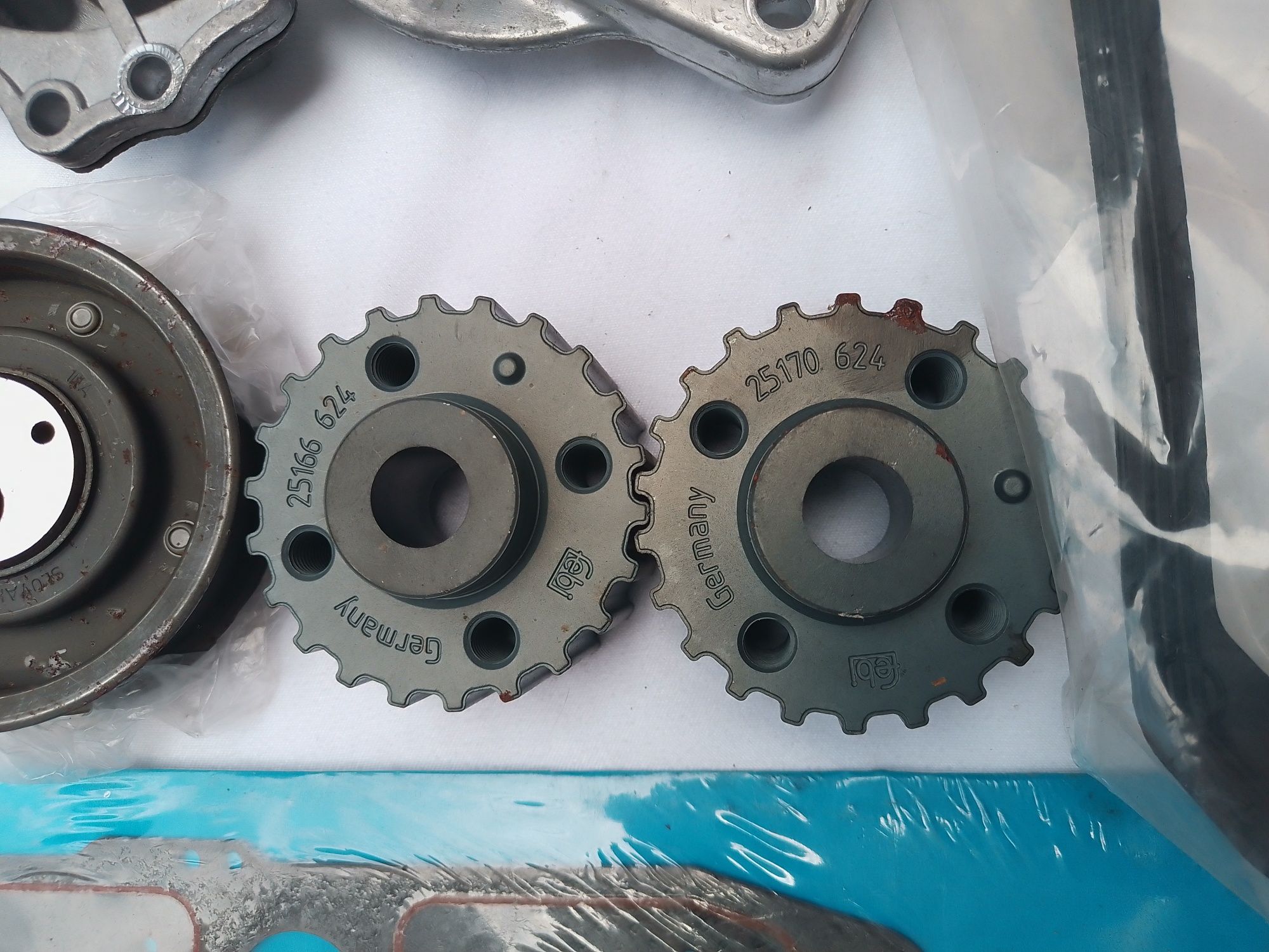 Lot de piese auto noi de calitate superioara, garnituri chiulasa etc