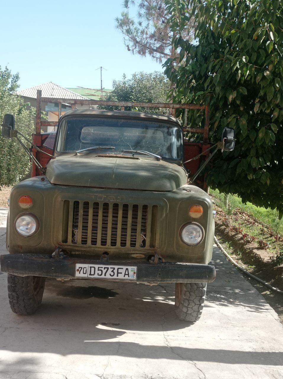 Gaz 53 srochna sotiladi