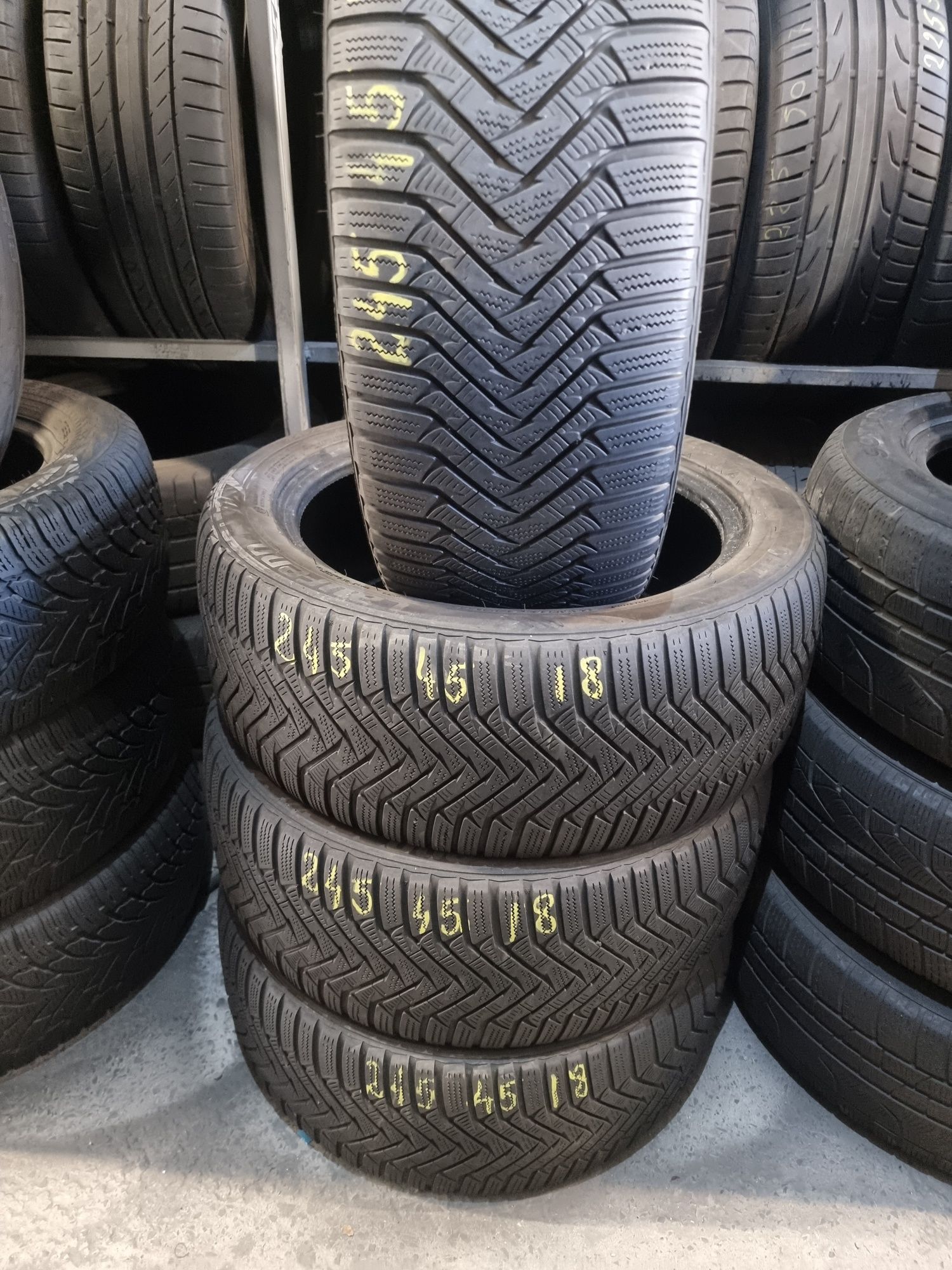245 45 18 Dunlop de iarna 7mm adâncime profil