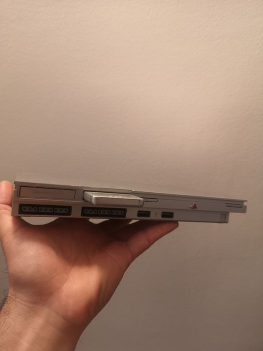 Vând PlayStation 2 in stare bună de funcționare