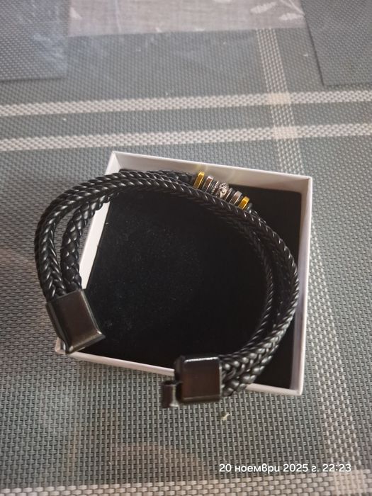 Мъжка кожена гривна