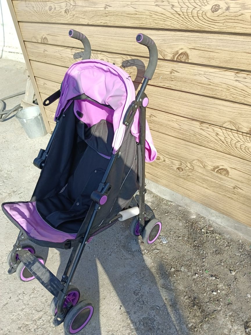 Детская летняя  коляска и детский стульчик