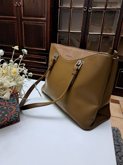 Дамска чанта елегантна,петролен зелено ,две дръжки средна дължина