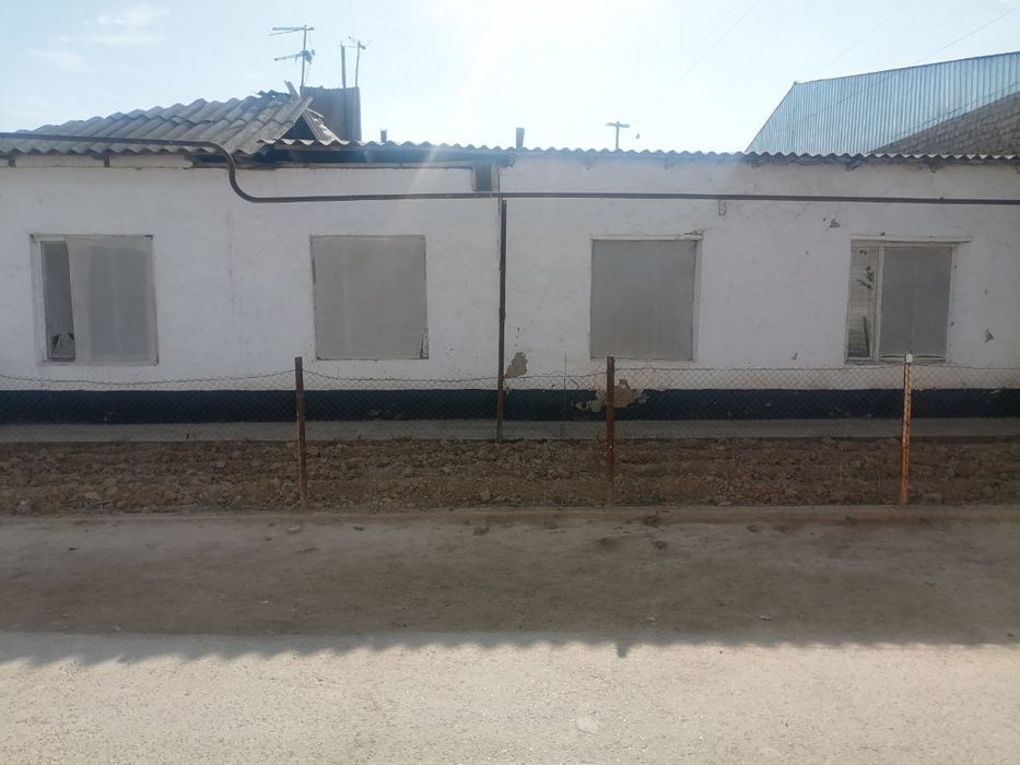 Назарбек пустидан 8 кламетир кирганда 8 сутки ховли  сотилади ер хисоб