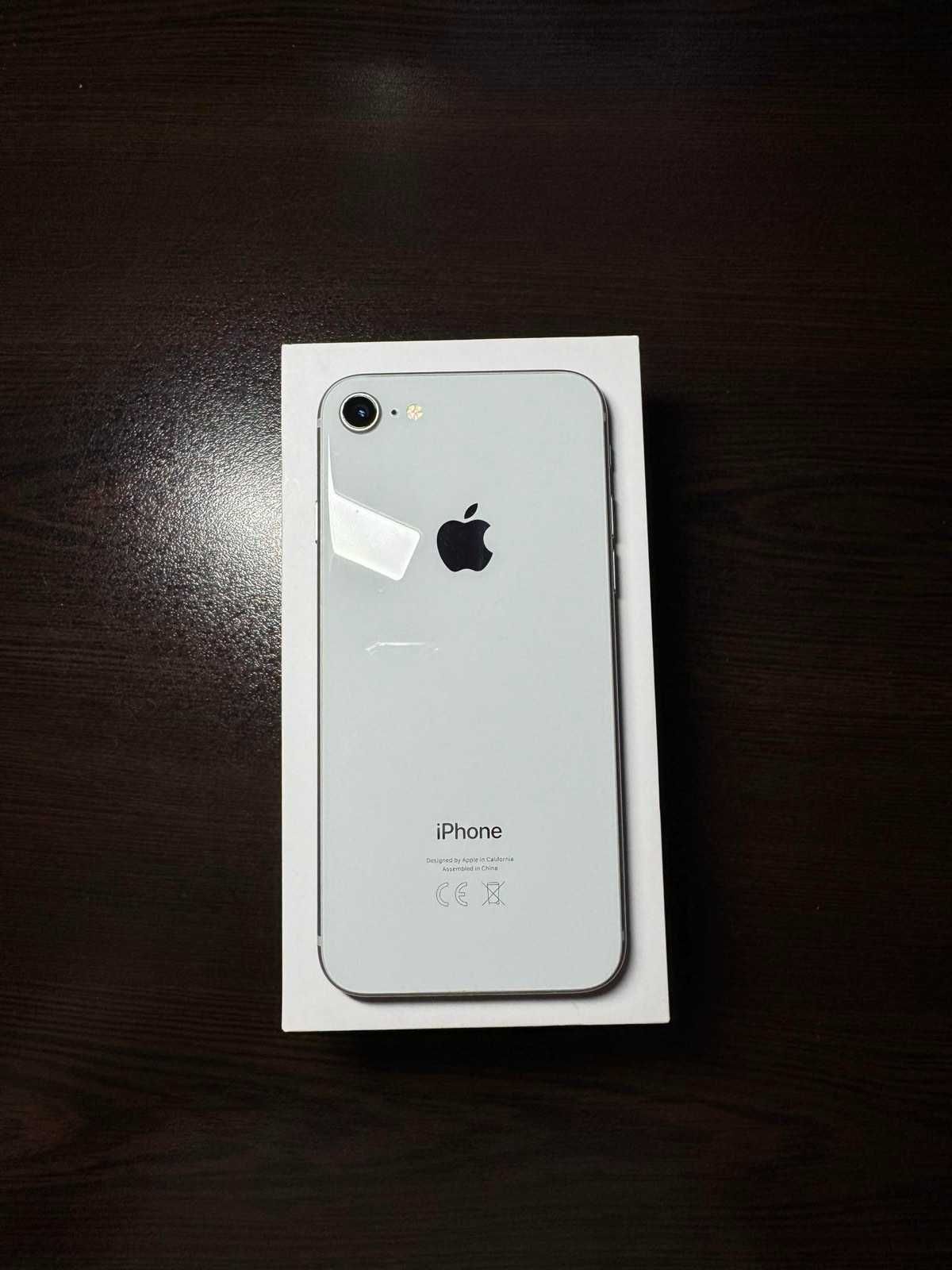 iPhone 8  128gb бял нова батерия