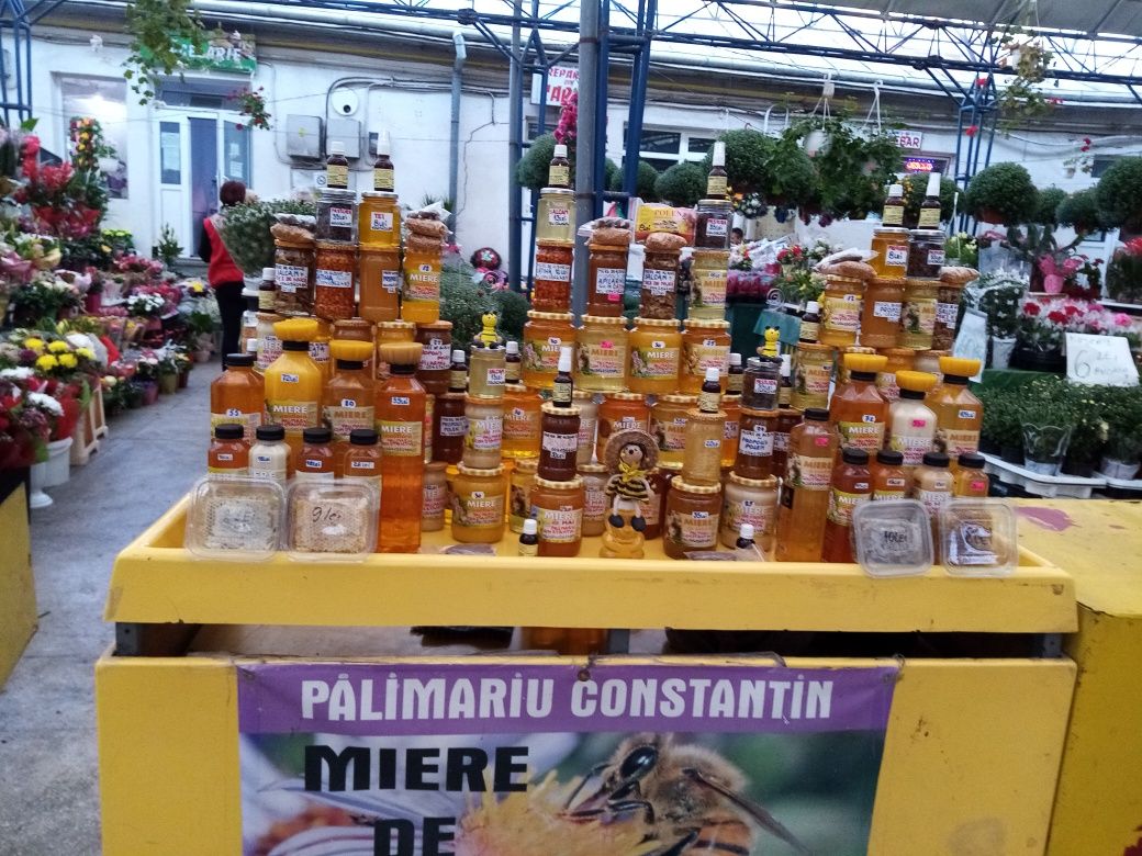 Miere de albine naturală .