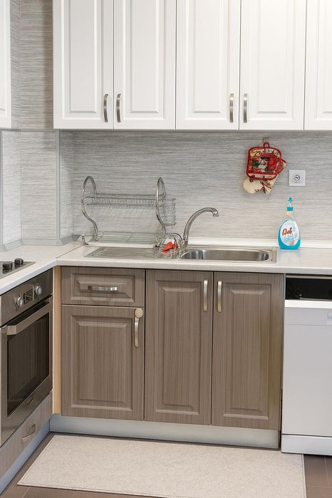 Дава се под наем Двустаен апартамент в Пловдив, Център - 80 кв.м за 562 € - Снимка #2