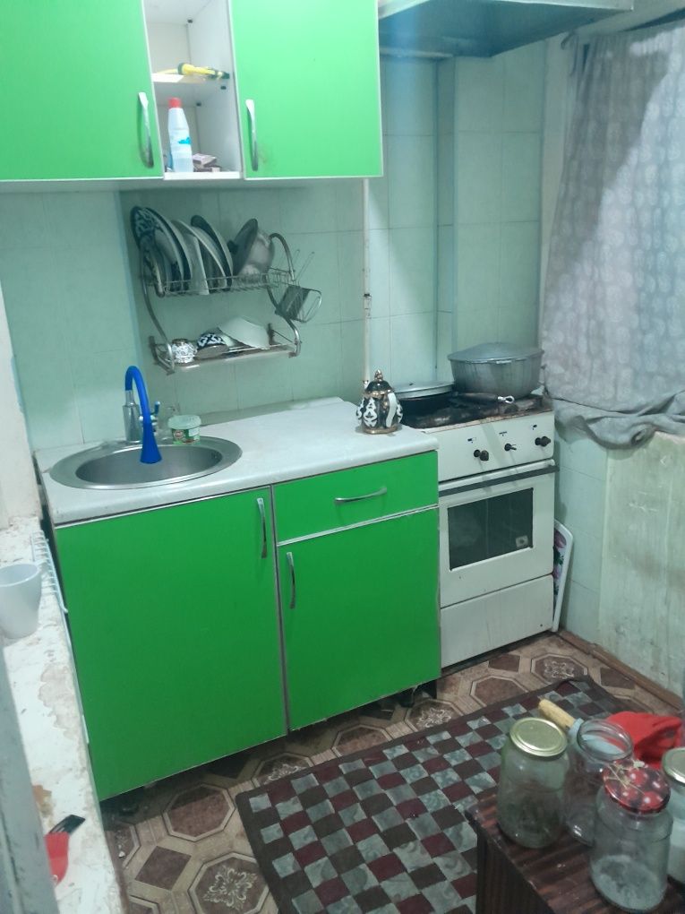 Buxoro shaxar Sharq 1 da 4 etajlik domning 1 etaji sotiladi.
