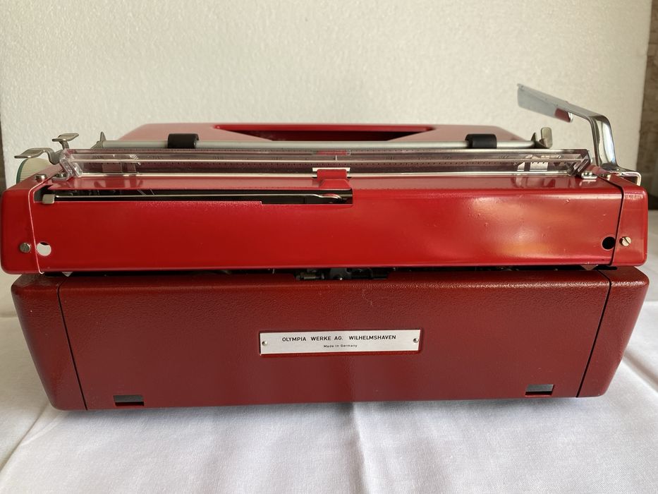 Masina de scris olympia monica