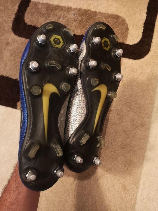 Vând ghete de fotbal profesionale Nike Phantom Elite ACC DF SG-PRO