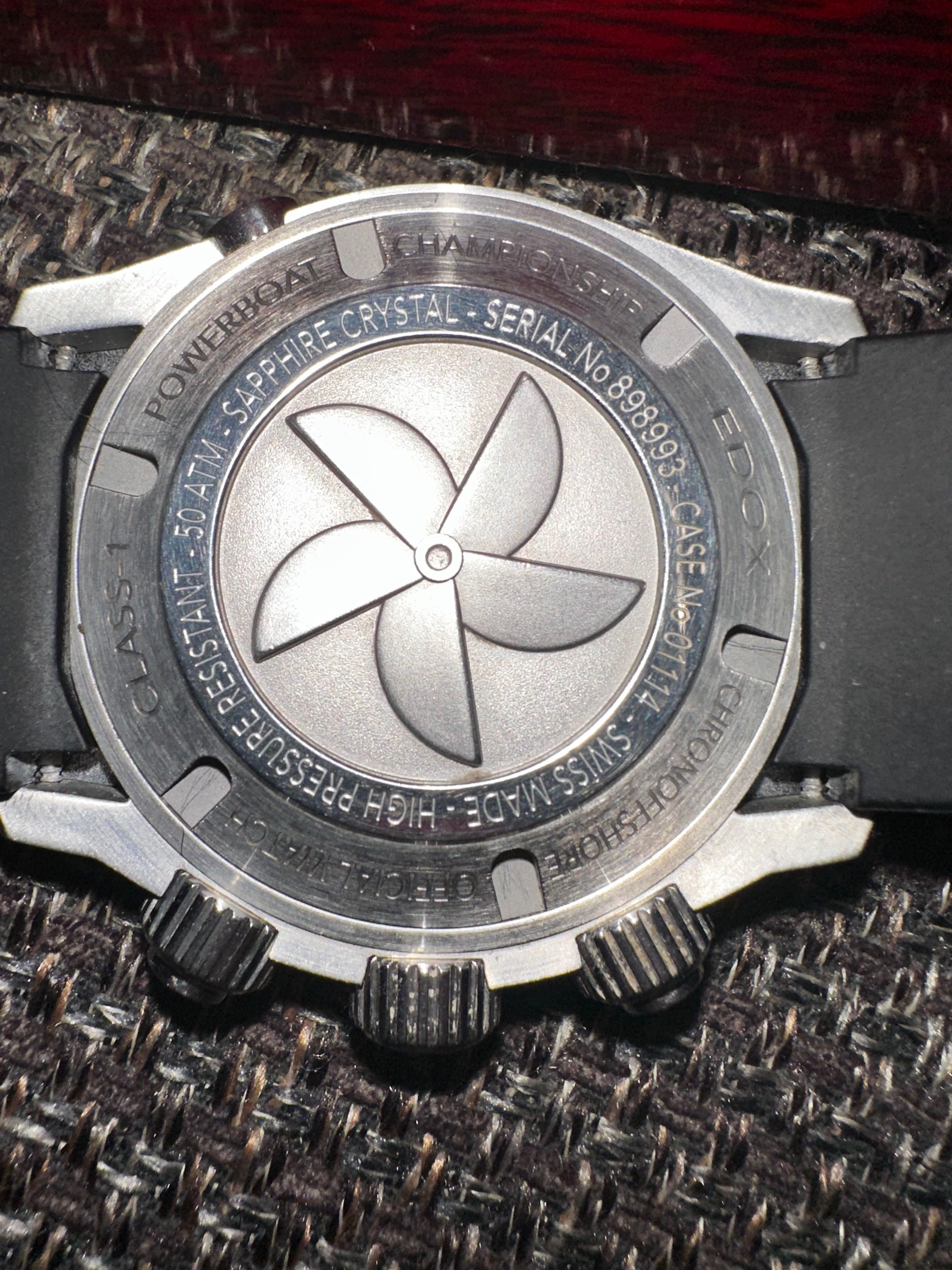 Продавам часовник EDOX chronoffshore class 1