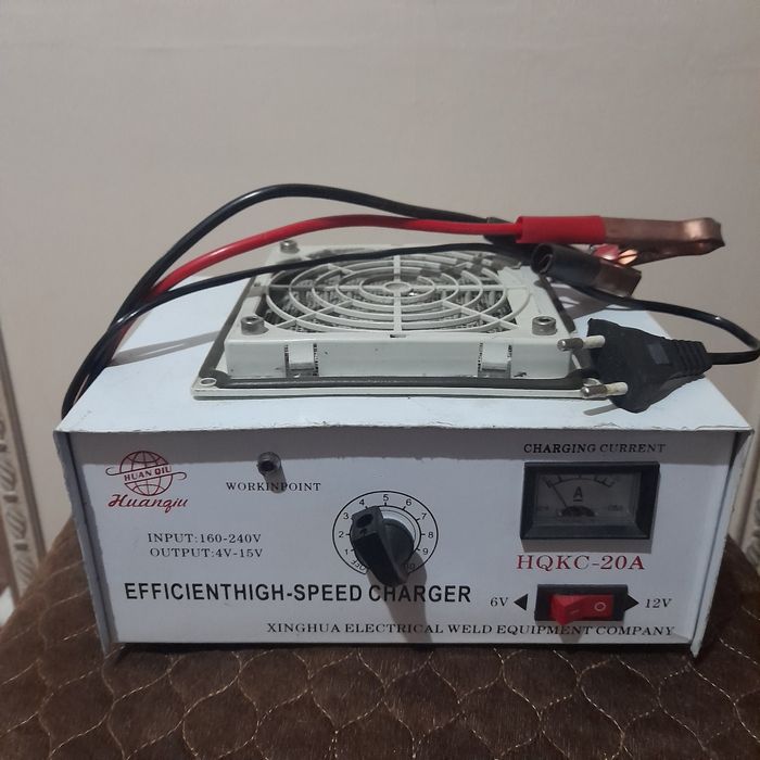 Продам недорого зарядка аккумуляторов.