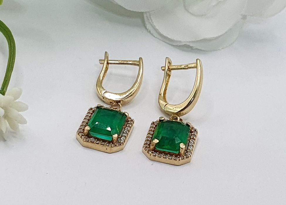 Cercei din aur galben de 14K cu smarald și pietre semiprețioase albe