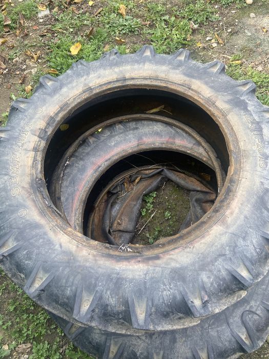 De vanzare anvelope tractor 12.4/11-28  150 lei bucata