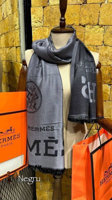 Esarfa Hermes 
+cutie 
Dim. 185x80cm 

Roz-2 bucăți 
Negru -2 bucăț