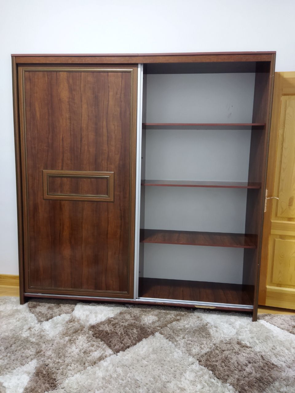 Mebellar sotiladi 2ta mebel