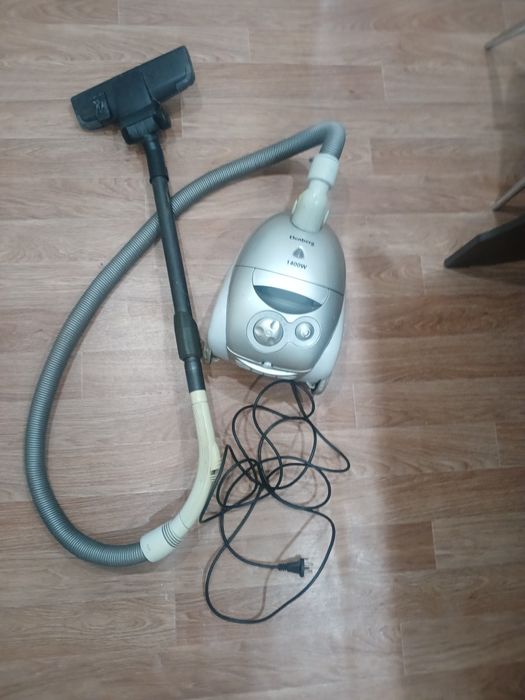 Пылесос Elenberg 1400W
