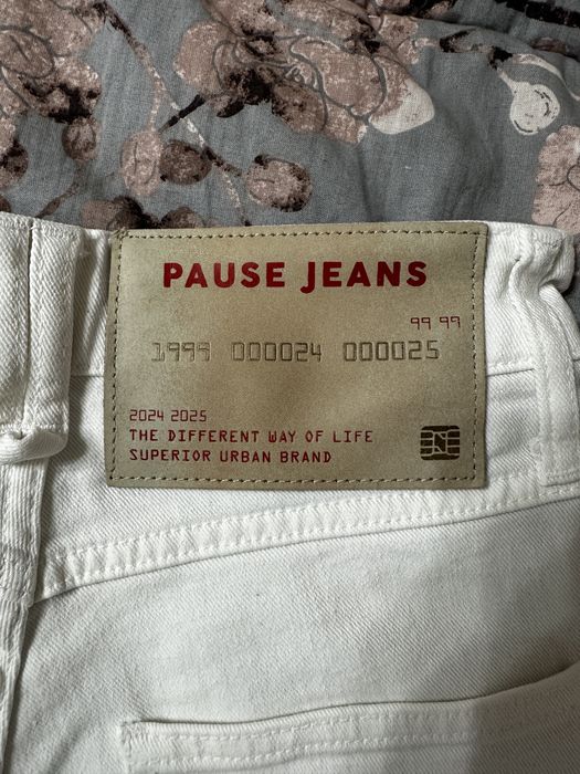 Бели дънки Pause