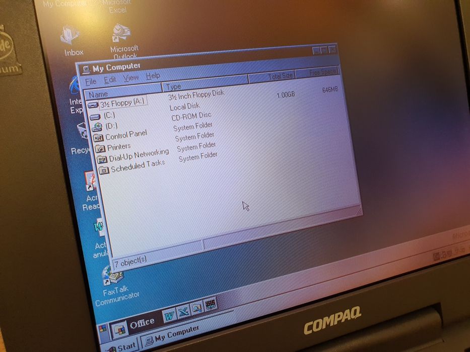 Laptop Compaq Armada 1520D - din anul 1997, impecabil, functional.