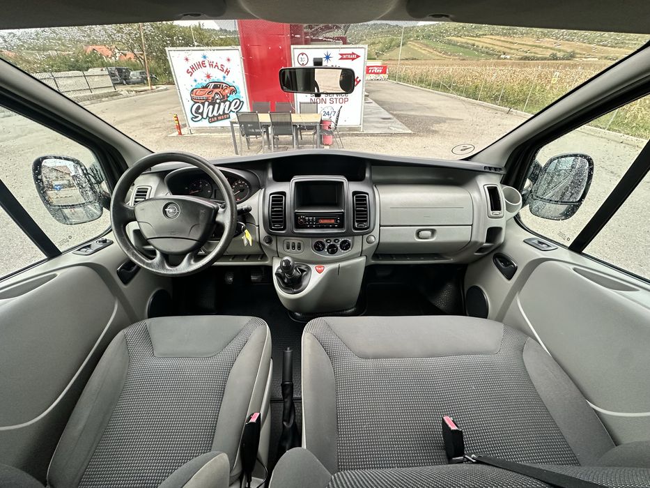 Opel Vivaro 2013 / 9 locuri / 2.0 DCI / Lung / Clima / 2 usi culisante