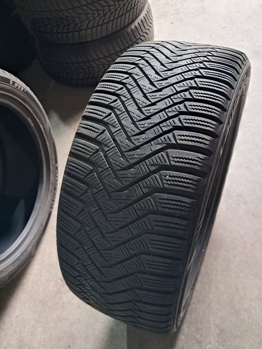 Anvelope second iarna 225 45 R17 Laufen