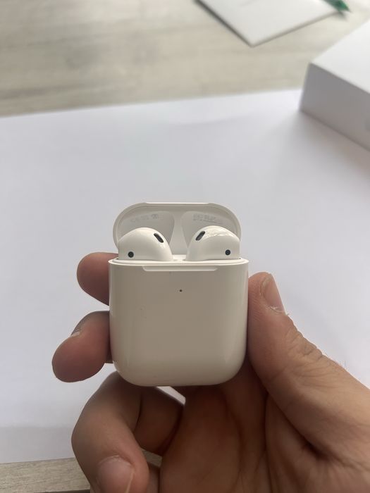 продам airpods за 4000тг.