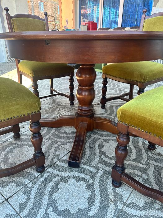 комплект маса със столове