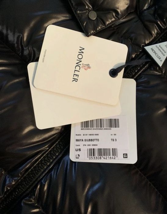 geaca M.O.N.C.L.E.r  maya neagra lucioasa puffer noua cu eticheta