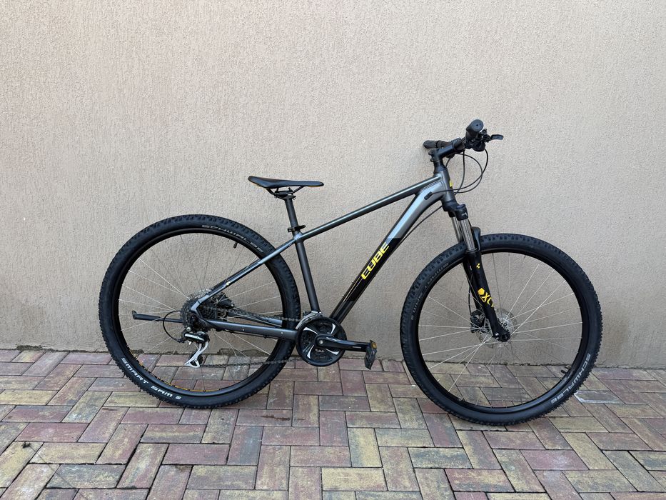 Bicicleta cube aim race 29