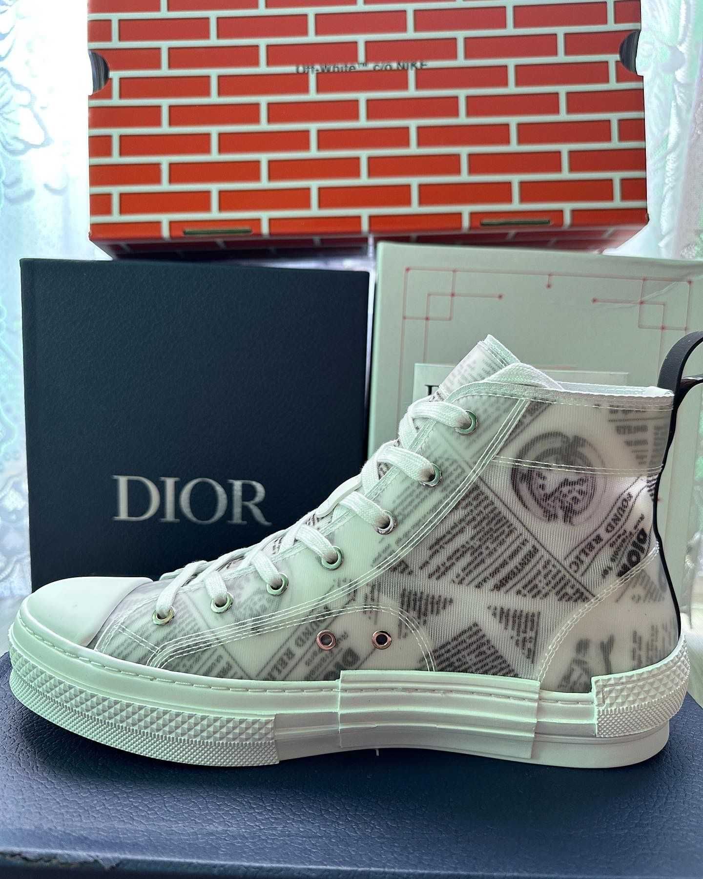 Christian Dior B23 High Top "Daniel Arsham"
Newspaper