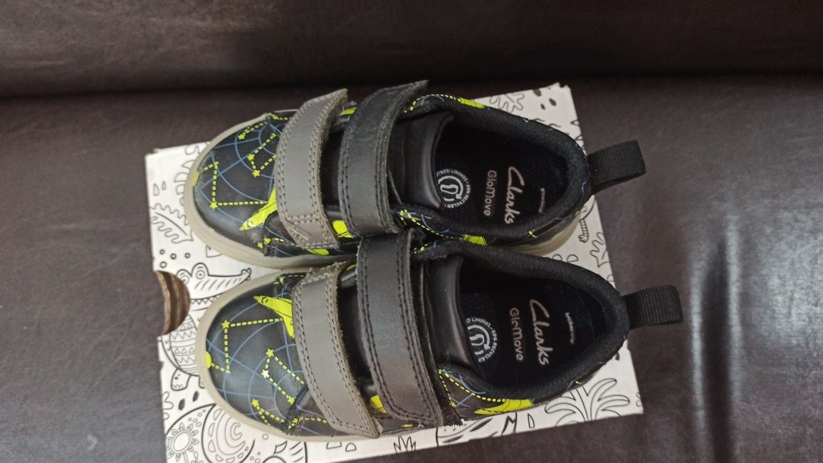 Incaltari cu luminite copii Clarks nr 24