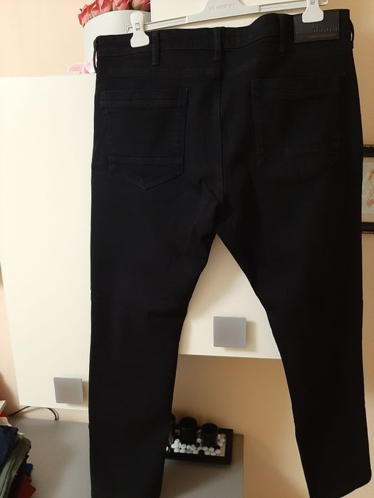 Vand blugi De calitate ,Noi