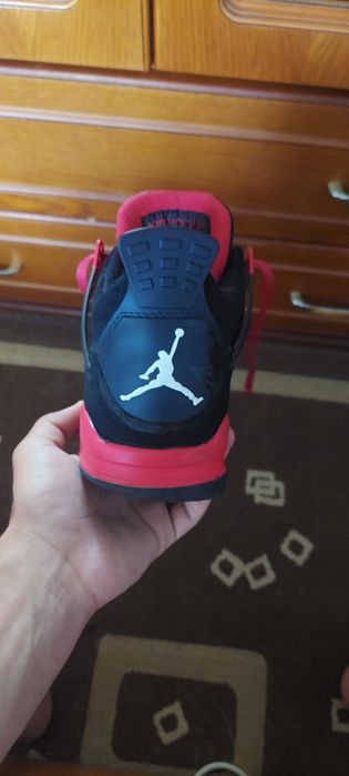 Vând jordan 4 red thunder