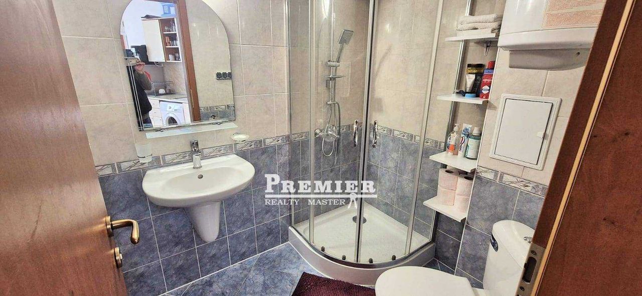 Продава се Тристаен апартамент в к.к. Слънчев бряг - 60 кв.м за 1067 €/кв.м - Снимка #2