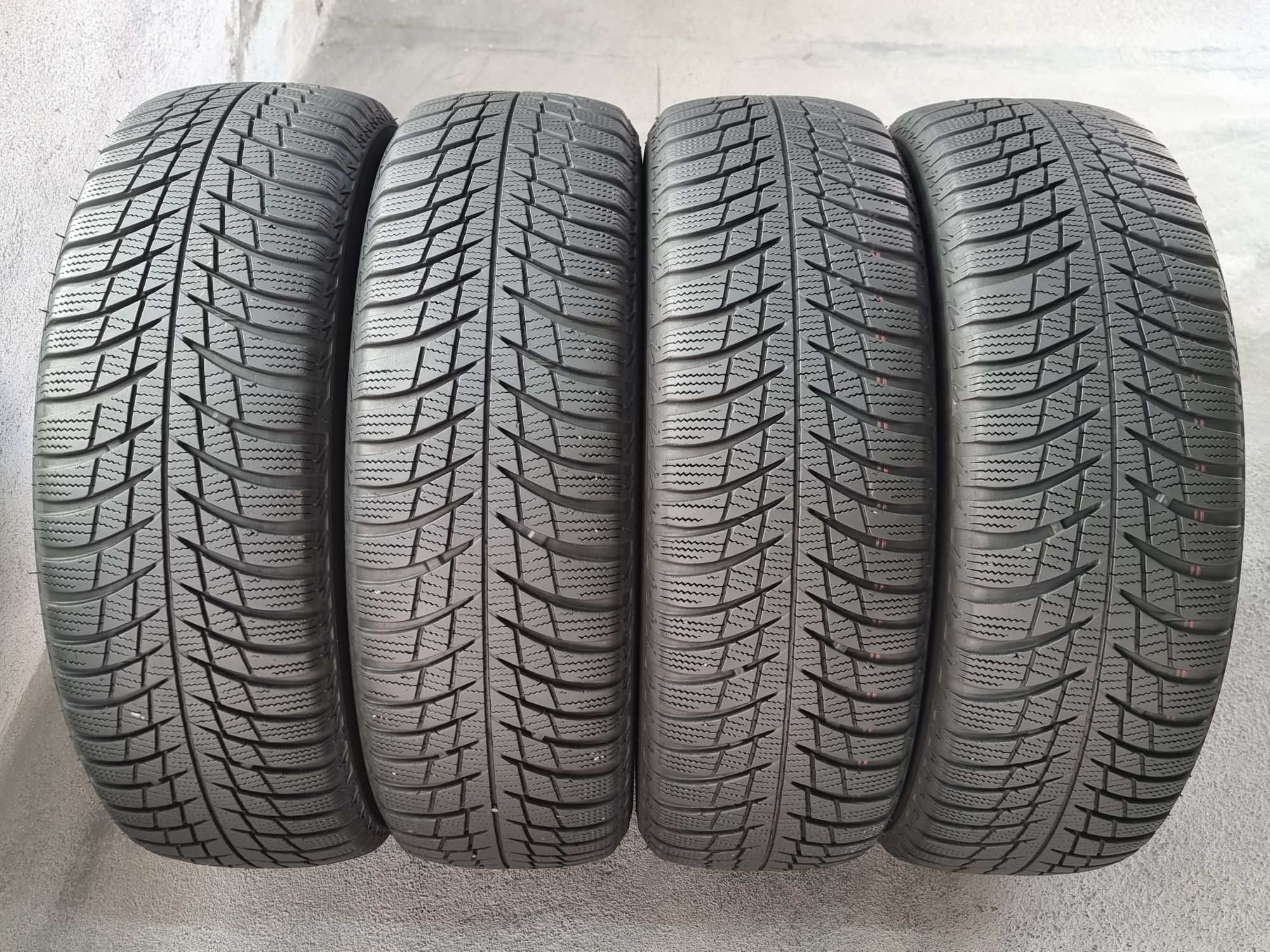 195/65/15 Bridgestone 4Броя: 180лв 6.5мм