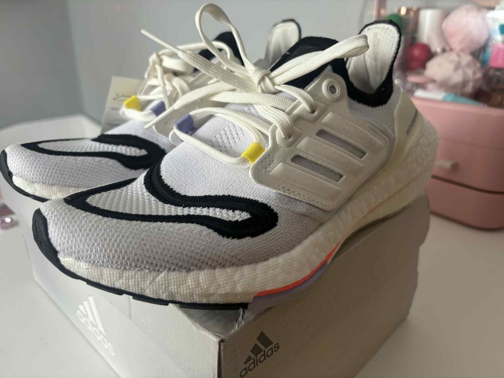 Маратонки adidas Ultraboost W22