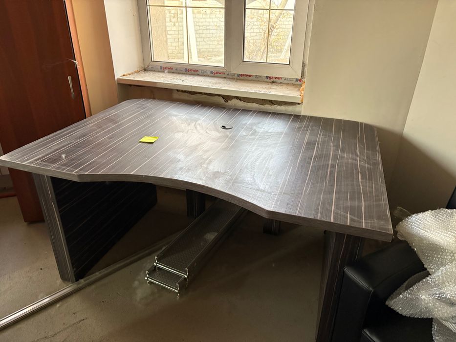 Шкаф и стол офисный, тумба