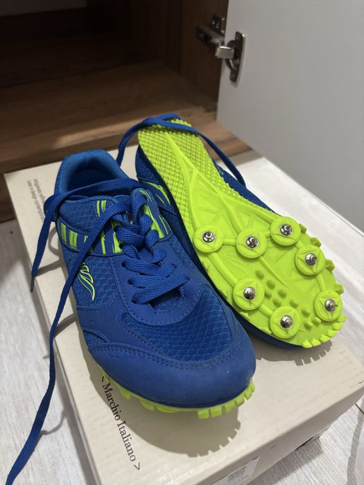 Кроссовки доя бега с шипами