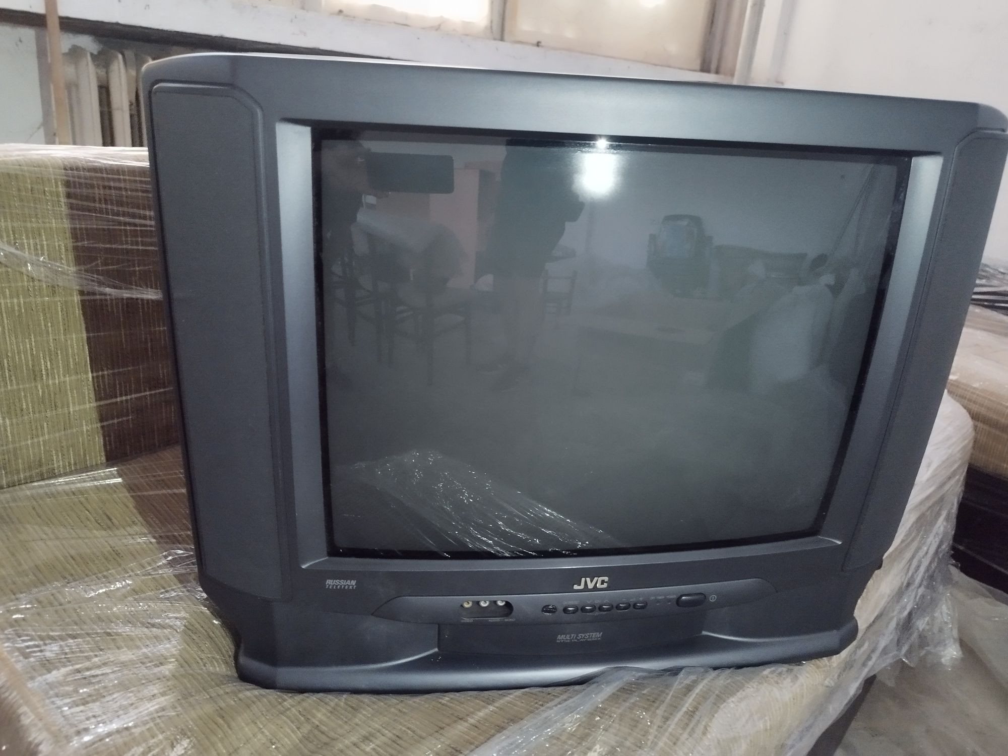 Телевизор. Samsung и телевизор JVC      .