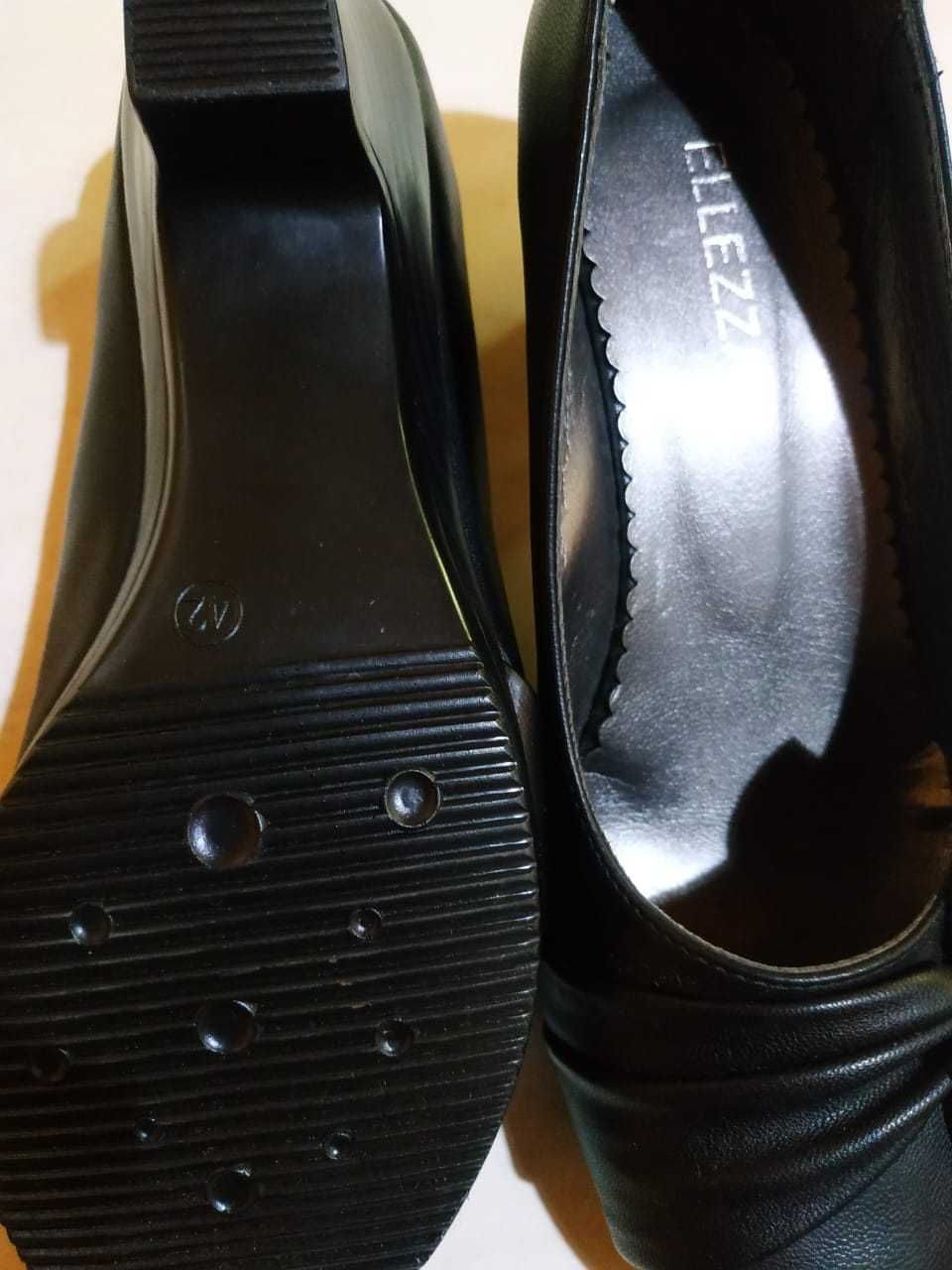 Красивые новые туфли за 4000 тенге