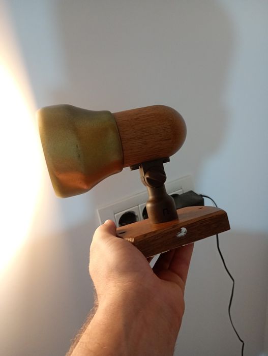Lampa vintage din lemn și alama