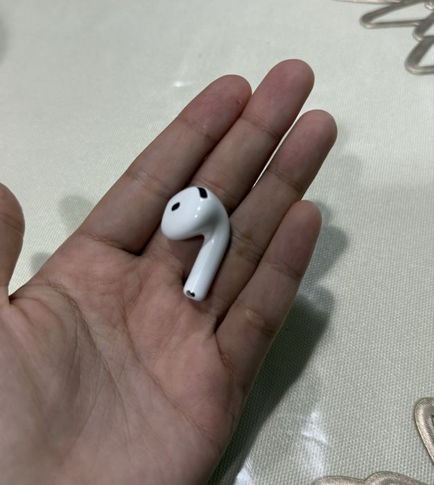 Aipods 4 правое ухо